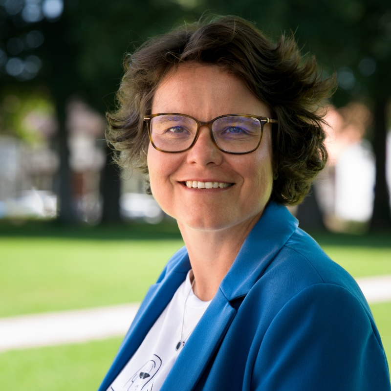  Friederike Schr�der